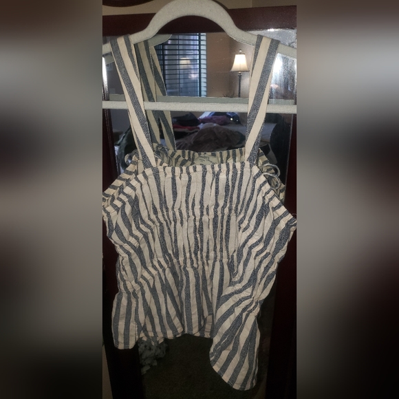 Womens Top - Picture 2 of 6